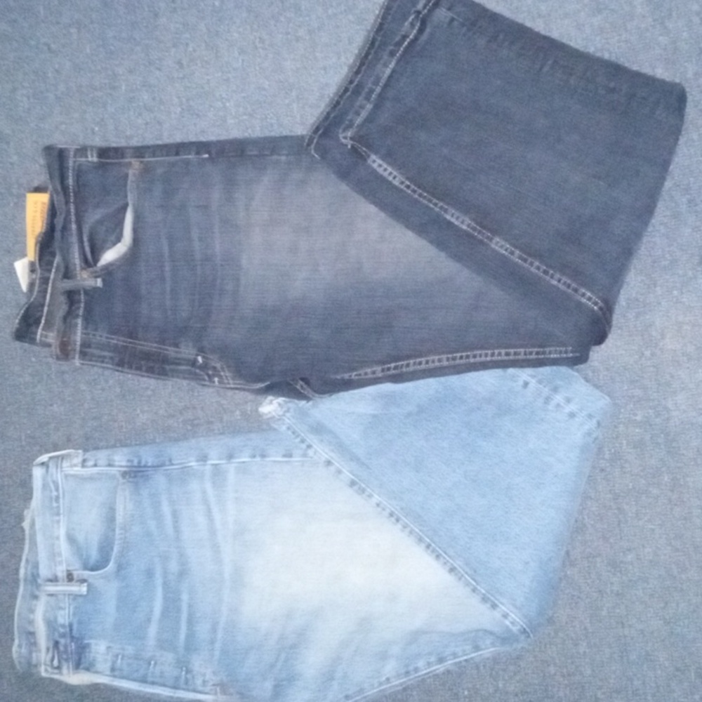Levi's 2 pairs of size 38 jeans tapered gently wore 1 light 1 dark navy🔥🔥